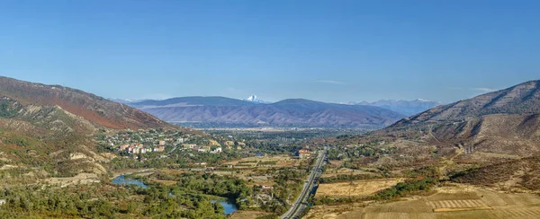 Вид долины реки Арагви, Грузия — стоковое фото