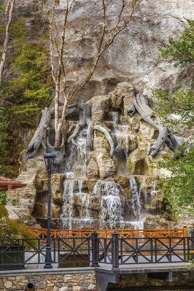 Konstgjorda vattenfall i Borjomi, Georgien — Stockfoto