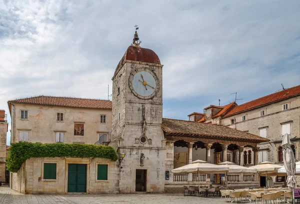 Sundurma ve Saat Kulesi, Trogir, Hırvatistan — Stok fotoğraf