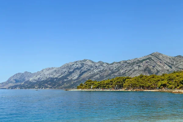Utsikt över stranden av Adriatiska havet, Brela, Kroatien — Stockfoto