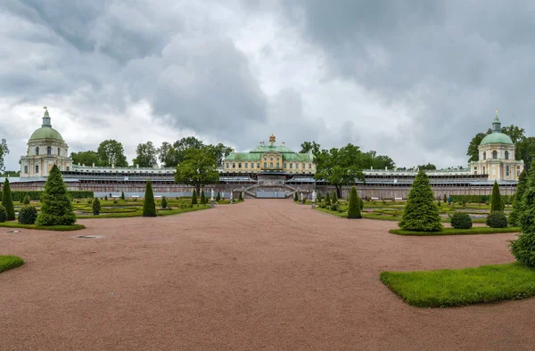 グランド メンシコフ宮殿、オラーニェンバウム殿、ロシア — ストック写真
