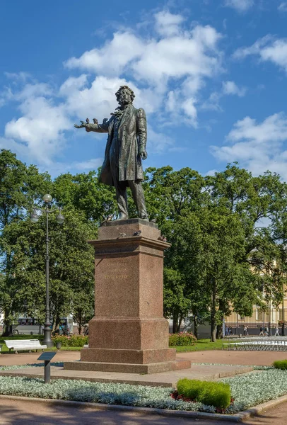 Monumento a Alexander Pushkin, São Petersburgo, Rússia — Fotografia de Stock