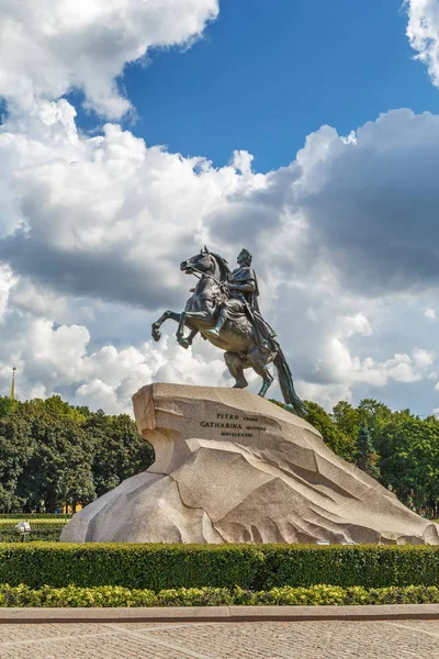 Posąg Jeździecki Piotra Wielkiego Znajduje Się Placu Senatu Sankt Petersburgu — Zdjęcie stockowe