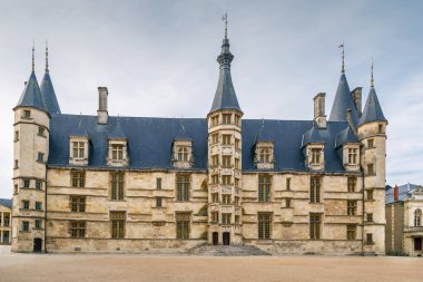 Palais dükü, Nevers, Fransa