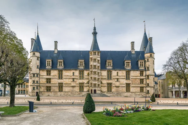 Palais ducal, Nevers, Francie — Stock fotografie