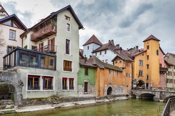 Thiou folyó Annecy, Franciaország — Stock Fotó