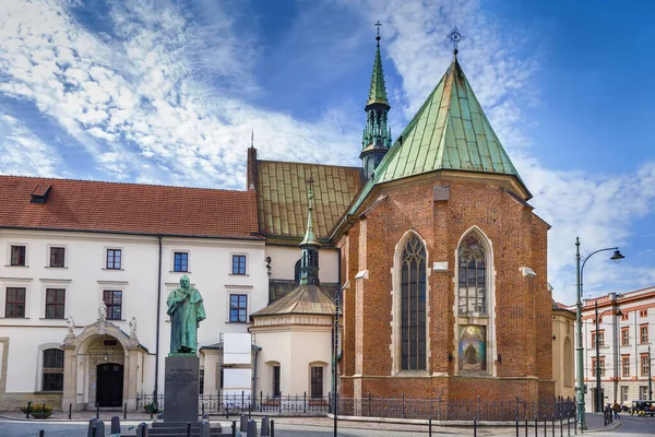 アッシジの聖フランシス教会とフランシスコ会修道院ポーランド クラクフの旧市街地区にある注文 — ストック写真