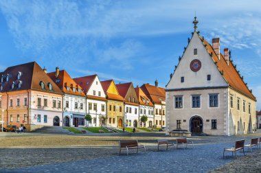 Merkez Meydanı, Slovakya 'nın Bordejov kentindeki iyi korunmuş Gotik ve Rönesans evleri ile çevrili.
