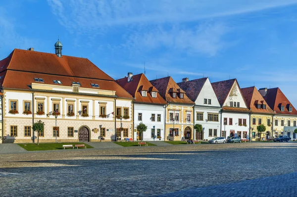 Centrální Náměstí Obklopeno Zachovalými Gotickými Renesančními Domy Bordejově Slovensku — Stock fotografie