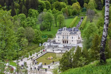 Linderhof Sarayı, Almanya 'nın Bavyera kralı II. Ludwig tarafından inşa edilen üç sarayın en küçüğü.