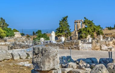 Antik Korint, Yunanistan 'daki Apollo Tapınağının kalıntıları