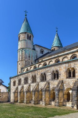 St. Cyriakus, Almanya 'nın Saksonya-Anhalt eyaletinde yer alan bir ortaçağ kilisesidir. 969 yılında inşa edilen Osmanlı mimarisinin hayatta kalan birkaç örneğinden biridir.