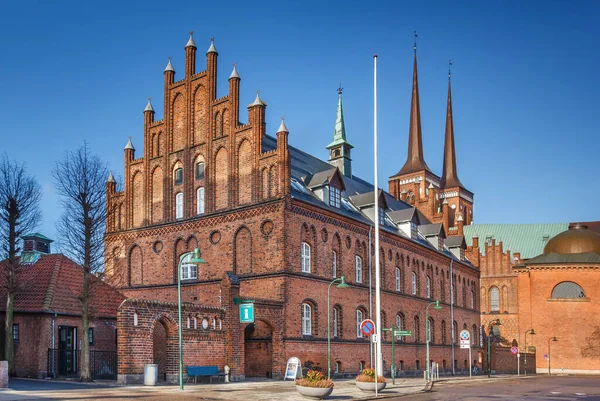 Historiska Hus Roskilde Torget Framför Domkyrkan Danmark — Stockfoto