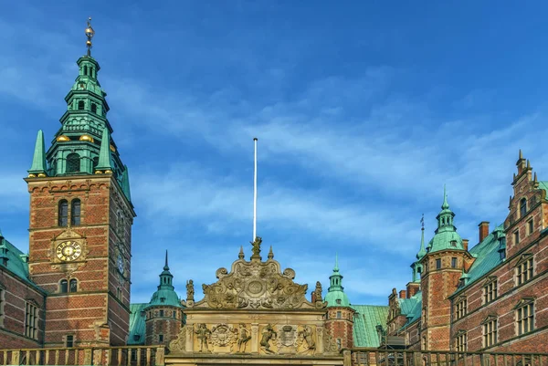 弗里德里克堡城堡 Frederiksborg Castle 是丹麦希鲁德的一座古建筑群 建于17世纪初 是国王克里斯蒂安四世的皇家官邸 — 图库照片