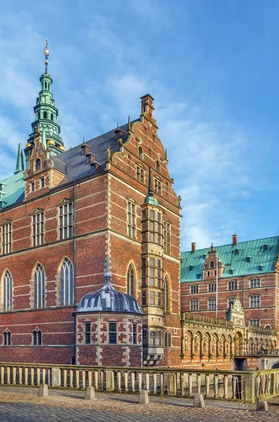 弗里德里克堡城堡 Frederiksborg Castle 是丹麦希鲁德的一座古建筑群 建于17世纪初 是国王克里斯蒂安四世的皇家官邸 — 图库照片