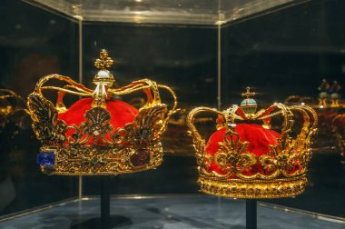 Danimarka, Kopenhag 'daki Rosenborg Sarayı Müzesinde Kraliçe Tacı sergileniyor.