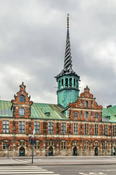 鲍尔森是丹麦哥本哈根市中心的一座建筑 它由克里斯蒂安四世建于1619年1640年 是丹麦历史最悠久的股票交易所 — 图库照片