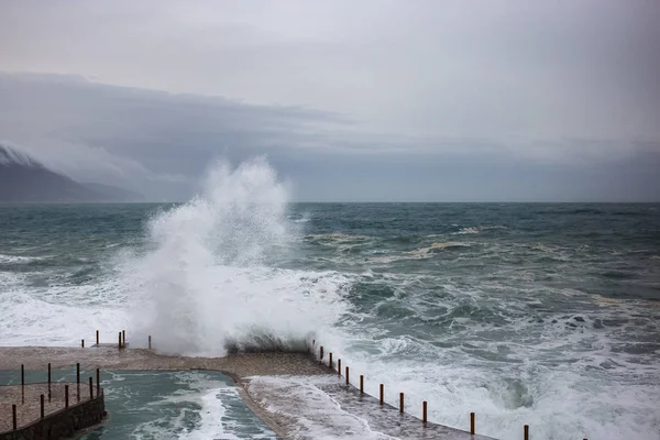 Wellen während eines Sturms auf der Adria — Stockfoto