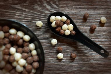 Kuru tahıl kahvaltı masasında