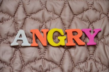 kızgın bir soyut kelime