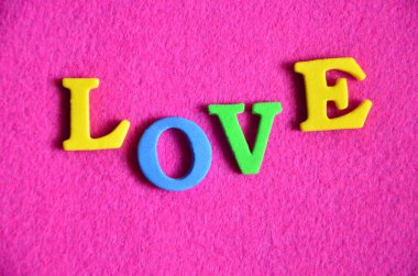 bir soyut kelime aşk