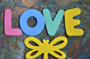 bir soyut kelime aşk 