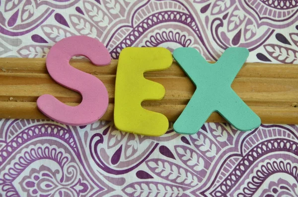 kelime soyut bir renkli arka plan üzerinde sormak