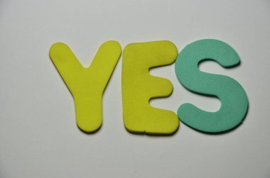 Evet bir renkli arka plan üzerinde kelime