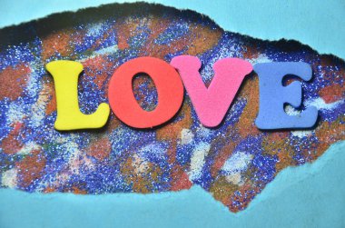 bir soyut colopred arka plan üzerinde kelime aşk