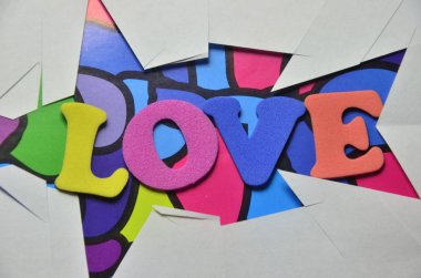 renkli bir arka plan üzerinde kelime aşk