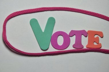 renkli bir arka plan üzerinde kelime oy