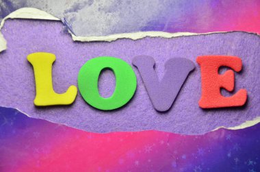 bir soyut colred arka plan üzerinde kelime aşk