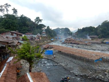 Sumatra üzerinde Bukit Lawang