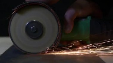 Açı değirmeni ve Sparks