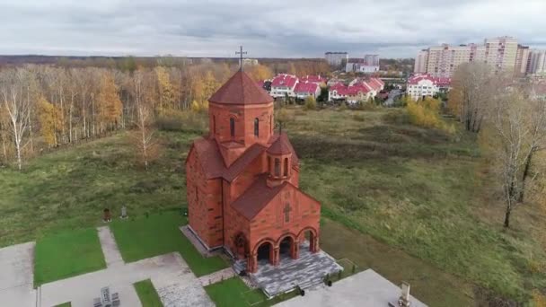 Armeniska kyrkan i Jagosalvl på hösten — Stockvideo