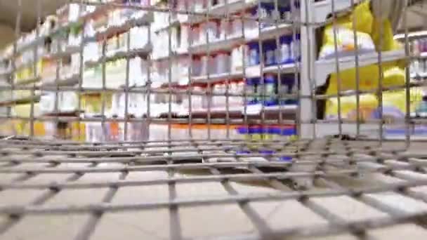 Shopping at a grocery supermarket — Stock Video