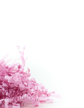 Şeker pembe kağıt konfeti temiz beyaz bir arka plana dayanır. Parlak renkli ve eğlenceli bir hışırdayan sesleri doku soyut.