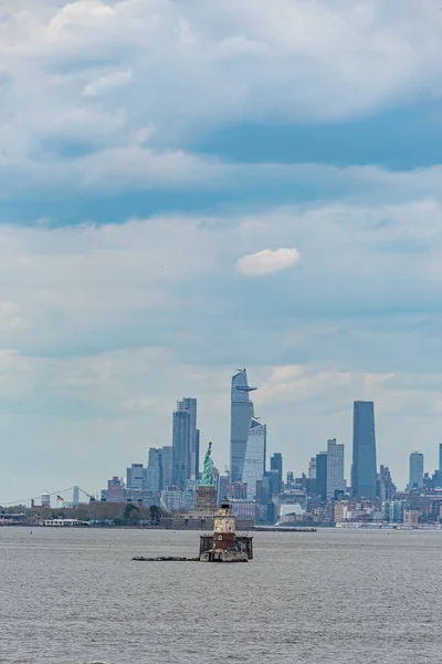 Nueva York y la Estatua de la Libertad — Foto de Stock