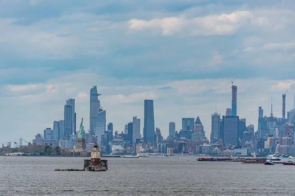 New York and the Statue of Liberty — 图库照片