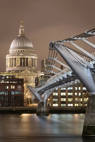 London Jan 2020 Paul Cathedral Length Millennium Bridge — 图库照片