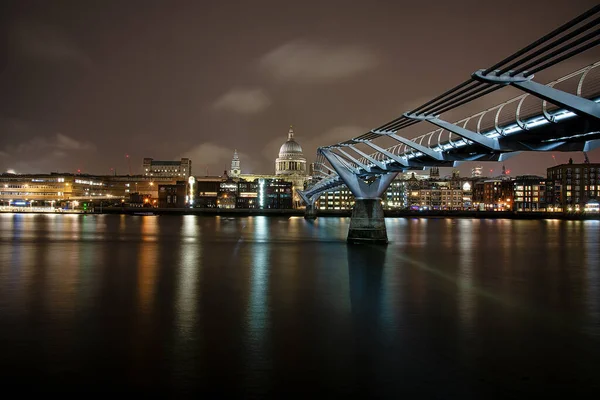 London Jan 2020 Paul Cathedral Length Millennium Bridge — 스톡 사진
