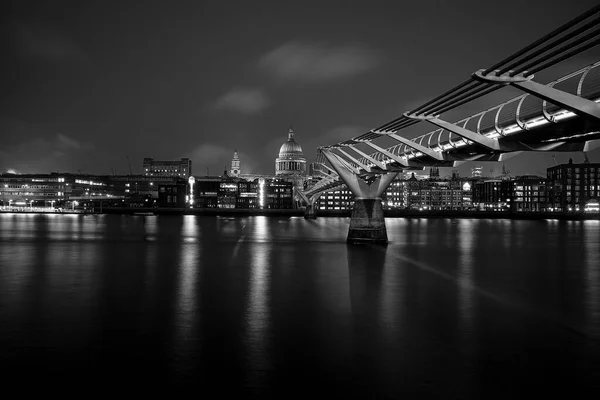 London Jan 2020 Paul Cathedral Length Millennium Bridge Black White — 스톡 사진