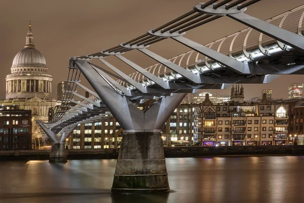 London Jan 2020 Paul Cathedral Length Millennium Bridge — 스톡 사진