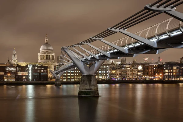 London Jan 2020 Paul Cathedral Length Millennium Bridge — 스톡 사진