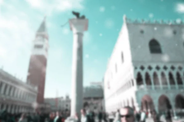 Rozmazané slavné náměstí San Marco na slunném jarním dni, Benátky, Ita — Stock fotografie