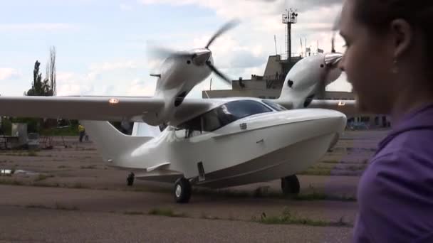 Taxiing Amphibian Aircraft Airfield — Stock Video