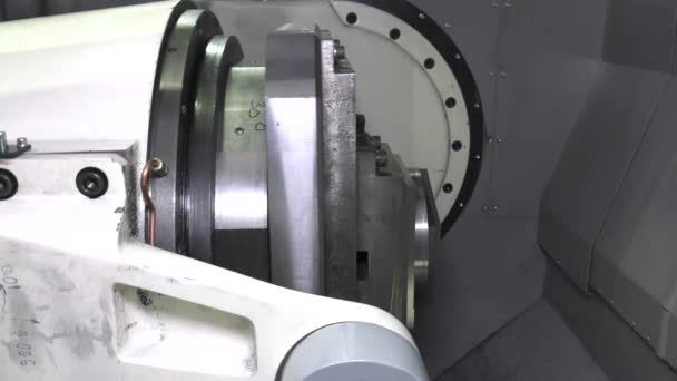 Centre d'usinage - table basculante à double axe. 3 clichés .