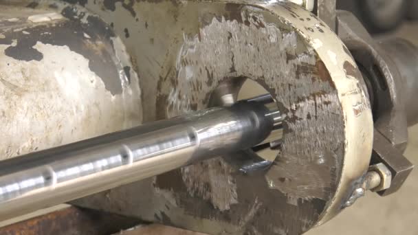 Métallurgie. Ennuyeux en cours. 2 clichés .