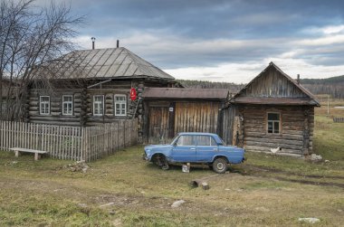 Ural köyü. Köy evi.