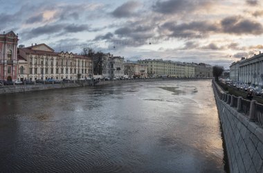 Saint-Petersburg 'da. Anichkov Köprüsü 'nden Kontes Karlova' nın konağının manzarası.